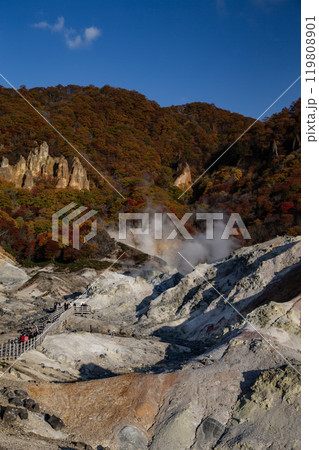 登別地獄谷の紅葉 119808901