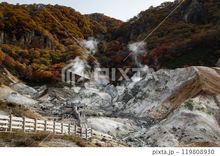登別地獄谷の紅葉 119808930