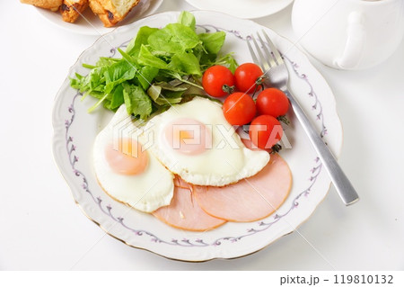 ヘルシーな朝食 ハムエッグ ヘルシーな朝食 ハムエッグ 119810132
