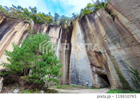 巨大なホール 119810765