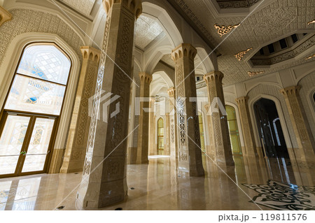 カザフスタンのアスタナにある中央アジア最大のモスク、グランドモスクの大天蓋 119811576