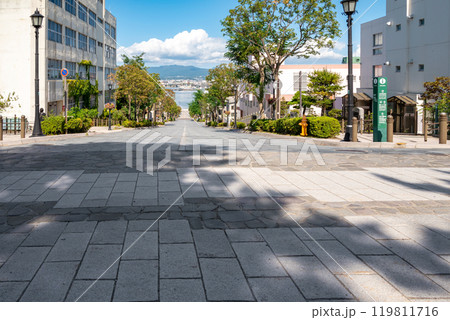 【北海道函館】八幡坂は観光で訪れたい日本の坂の一番人気 【北海道函館】八幡坂は観光で訪れたい日本の坂の一番人気 119811716