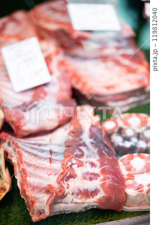 Pork ribs laid out in butcher shop window 119812040