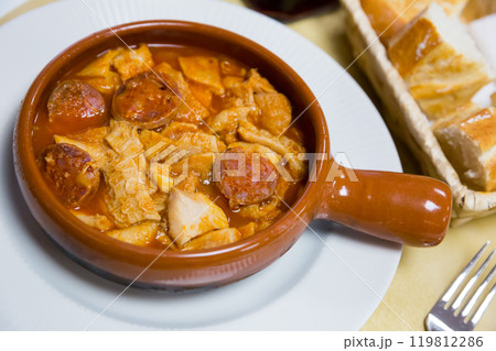 Callos in salsa Callos in salsa 119812286