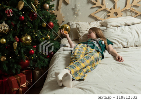 happy home bed kid face cute fun little caucasian beautiful lifestyle childhood adorable child play 119812332