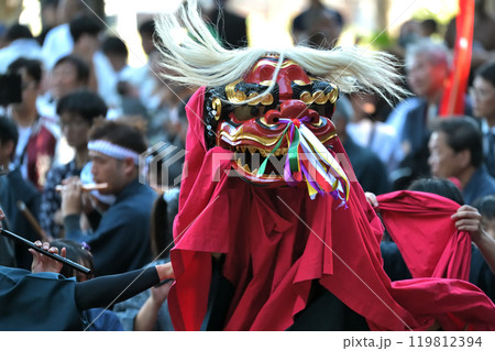 獅子舞　岡山市　建部まつり　七社八幡宮の境内で神楽奉納 119812394