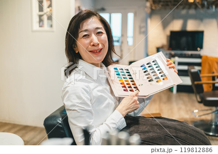 beauty parlor 119812886