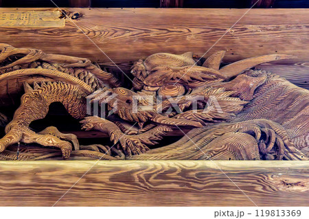 円覚寺 弁天堂にある龍の彫りのもの 119813369