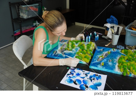 The process of making the art decor of epoxy resin, natural stones and moss The process of making the art decor of epoxy resin, natural stones and moss 119813677