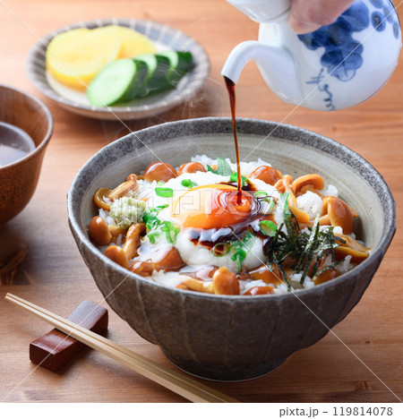 なめこ丼 （ なめこととろろのネバネバ丼 ） 119814078