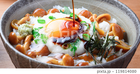 なめこ丼 （ なめこととろろのネバネバ丼 ） 119814080