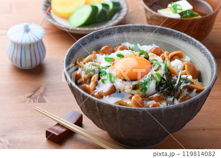 なめこ丼 （ なめこととろろのネバネバ丼 ） 119814082