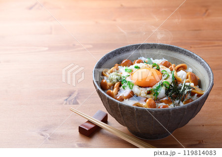 なめこ丼 （ なめこととろろのネバネバ丼 ） 119814083