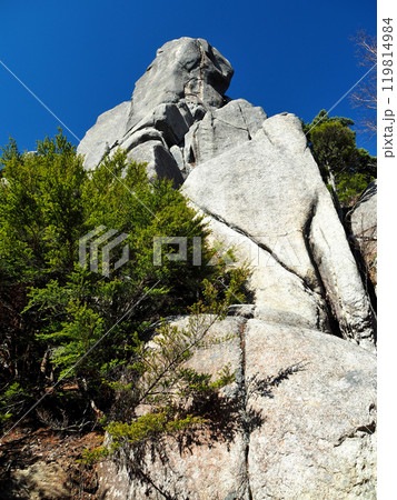 【山の風景】山梨県・金峰山登山・巨岩 【山の風景】山梨県・金峰山登山・巨岩 119814984