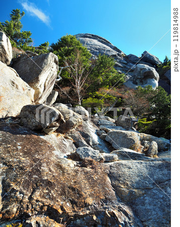 【山の風景】山梨県・金峰山登山・巨岩 【山の風景】山梨県・金峰山登山・巨岩 119814988