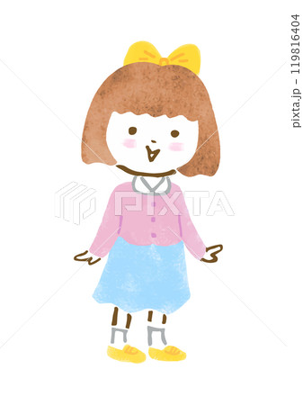 幼稚園から小学校低学年くらいの女の子の全身手描きイラスト 119816404