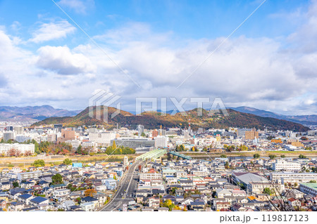 信夫山　町並み　秋　紅葉　福島市内 119817123