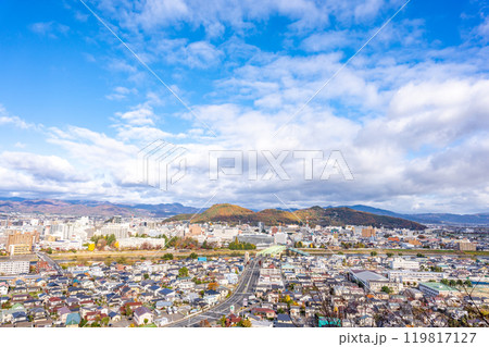 信夫山　町並み　秋　紅葉　福島市内 119817127