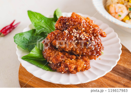 甘辛醤油のチキンスティック 119817983