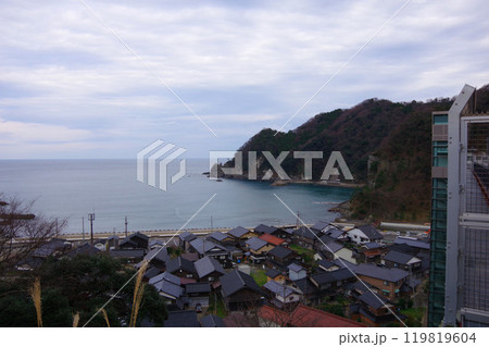 兵庫県香美町　香住区余部の町並み 119819604
