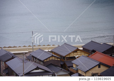 兵庫県香美町　香住区余部の町並み 119819605