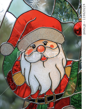 ステンドグラスに描かれたクリスマスのサンタ　AI画像 119820224