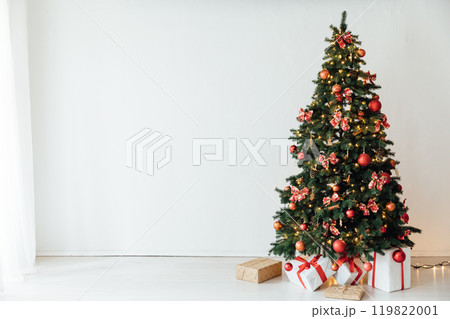 Christmas Tree with Gifts Decorated for New Year Holiday 119822001