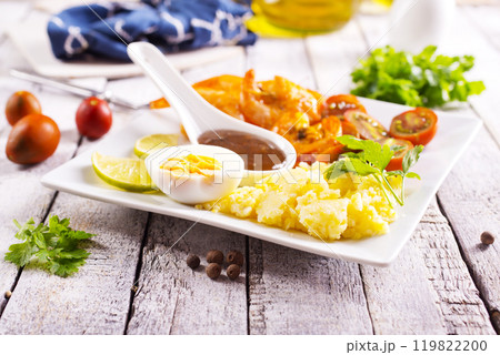 fried seafood (shrimps and squid) with tomato and corn porridge 119822200