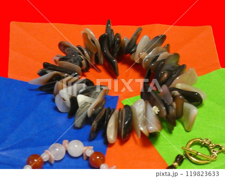 【ブレスレット】と折り紙 119823633