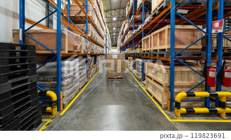 【ロジスティクス】物流倉庫イメージ 119823691