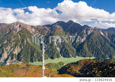 《富山県》紅葉の立山黒部アルペンルート・大観峰雲上テラス 《富山県》紅葉の立山黒部アルペンルート・大観峰雲上テラス 119824916