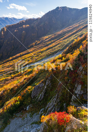 《富山県》紅葉の立山黒部アルペンルート・大観峰雲上テラス 119824940