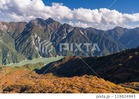 《富山県》紅葉の立山黒部アルペンルート・大観峰雲上テラス 《富山県》紅葉の立山黒部アルペンルート・大観峰雲上テラス 119824943