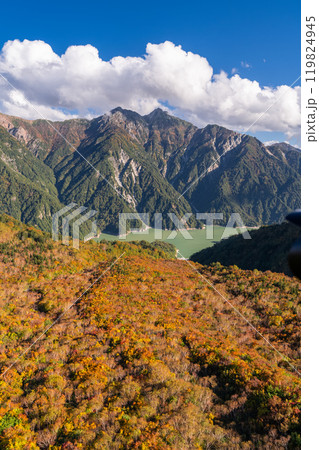 《富山県》紅葉の立山黒部アルペンルート・大観峰雲上テラス 《富山県》紅葉の立山黒部アルペンルート・大観峰雲上テラス 119824945