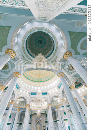 カザフスタンのアスタナにあるモスク、ハズレット スルタン モスク カザフスタンのアスタナにあるモスク、ハズレット スルタン モスク 119825153