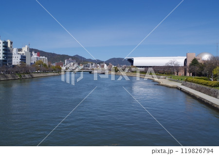 広島太田川河畔の景色 119826794