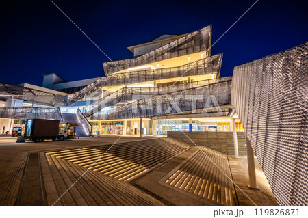 ところざわサクラタウン 角川武蔵野ミュージアムの夜景 119826871