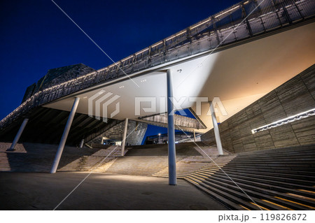 ところざわサクラタウン 角川武蔵野ミュージアムの夜景 119826872