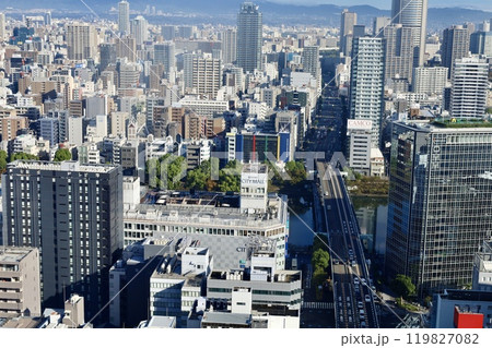 朝霧に浮かぶ大阪城、生駒山、大阪とならを隔てる、大阪城公園、大阪府庁、朝霧、いにしえの山々、大阪 119827082