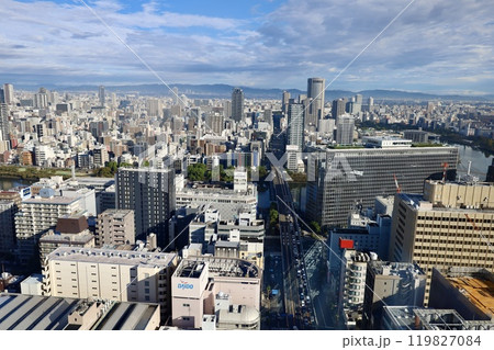 朝霧に浮かぶ大阪城、生駒山、大阪とならを隔てる、大阪城公園、大阪府庁、朝霧、いにしえの山々、大阪 119827084