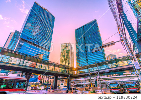 日本の東京都市景観 早朝。渋谷駅南口・渋谷中央街側から渋谷駅西口やビル群などを望む=10月21日 日本の東京都市景観 早朝。渋谷駅南口・渋谷中央街側から渋谷駅西口やビル群などを望む=10月21日 119830224