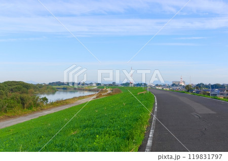 千葉県野田市江戸川サイクリングロード2024年10月 119831797