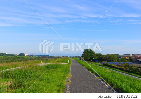 千葉県野田市江戸川サイクリングロード2024年10月 119831812