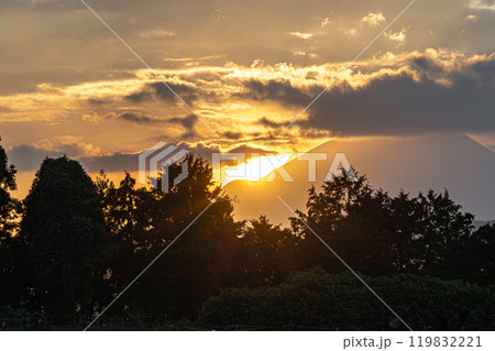 富士山に沈む夕日 富士山に沈む夕日 119832221
