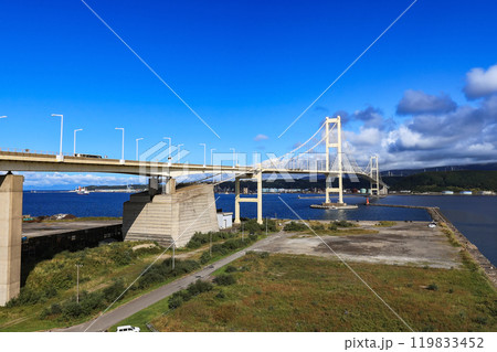 北海道　室蘭市　室蘭港をまたぐ白鳥大橋 119833452