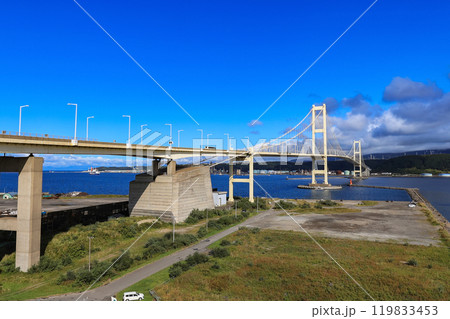 北海道　室蘭市　室蘭港をまたぐ白鳥大橋 119833453