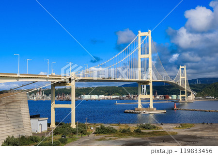 北海道　室蘭市　室蘭港をまたぐ白鳥大橋 119833456