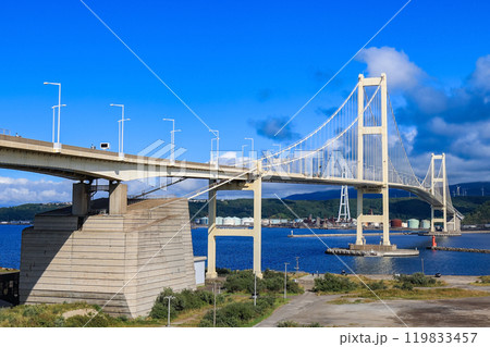 北海道　室蘭市　室蘭港をまたぐ白鳥大橋 119833457