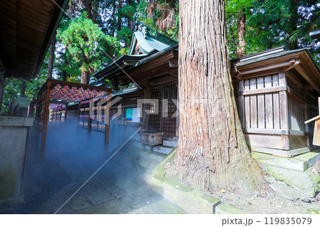 本殿前のスモーク 119835079