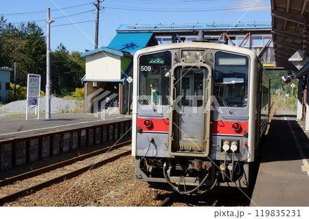 宗谷本線の風景 幌延駅(キハ54系) 宗谷本線の風景 幌延駅(キハ54系) 119835231
